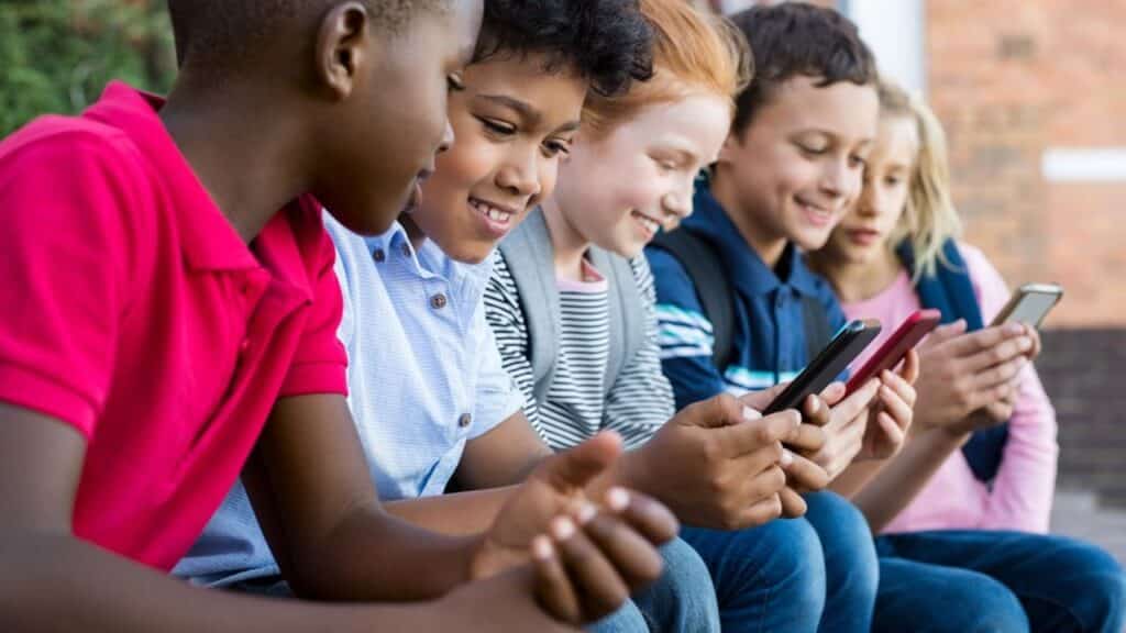 gérer l'accès aux réseaux sociaux de ses enfants